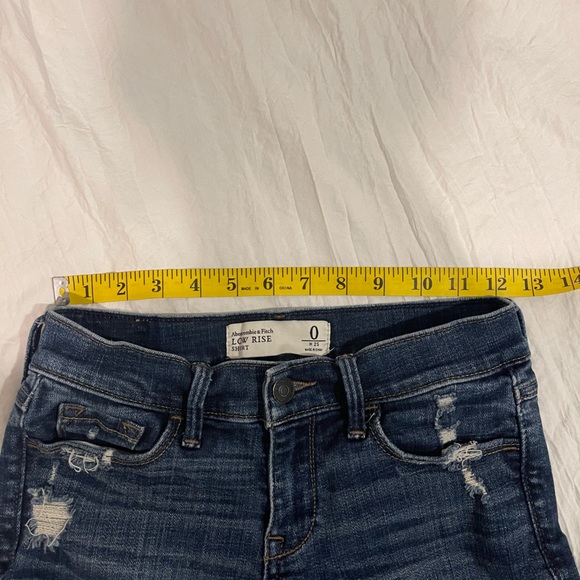 Ambercrombie & Fitch denim shorts low rise size 0 (25”) - Picture 4 of 5